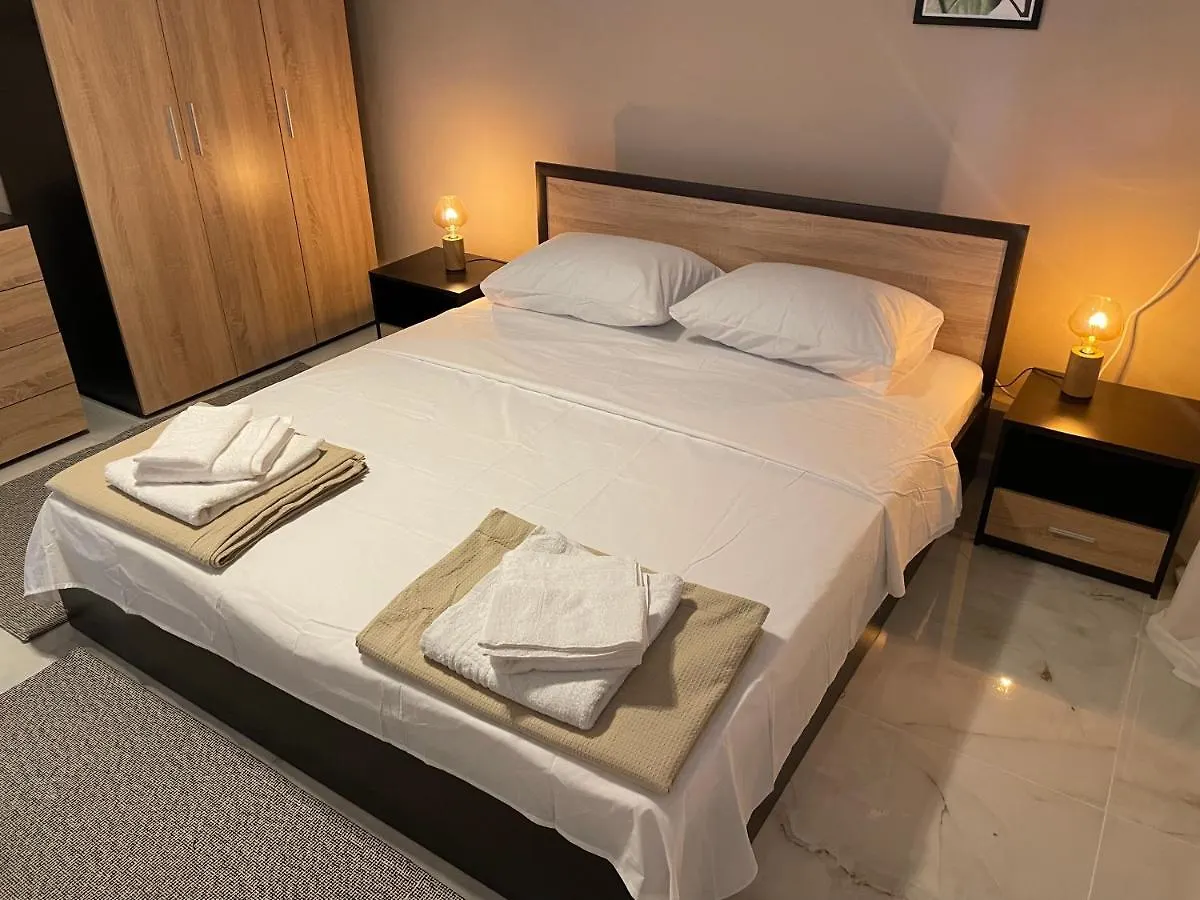 Almond Apartment Thessaloniki 0*,